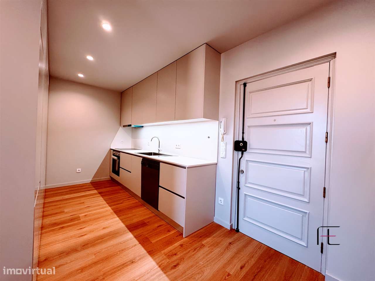 Apartamento T0 Venda em Mafamude e Vilar do Paraíso,Vila Nova de Gaia - Grande imagem: 3/20