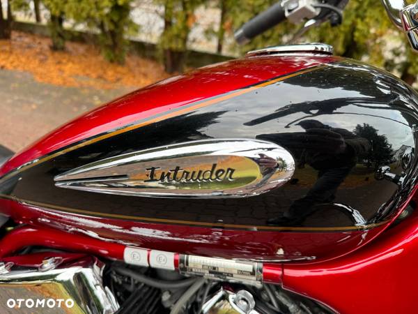 Suzuki Intruder - 14