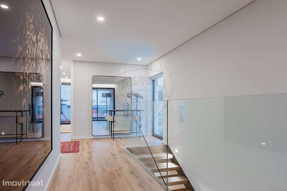 Moradia de Luxo T3+1 com Piscina Aquecida -300m da Praia em Matosinhos-17