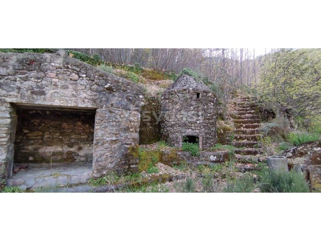 Moradia na Serra da Estrela, Manteigas ,com anexos e terreno . - Grande imagem: 4/46