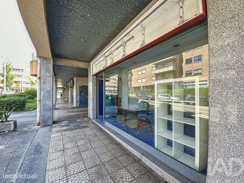 Loja / Estabelecimento Comercial em Lordelo Do Ouro E Massarelos de 13 - Grande imagem: 4/20