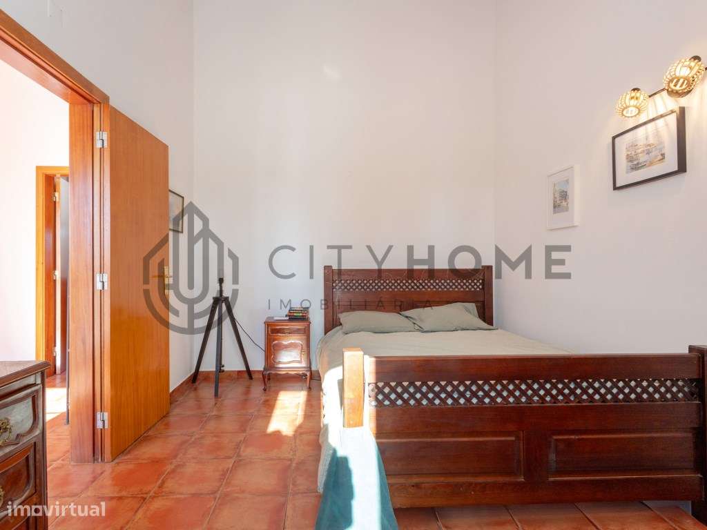 Moradia T4 com piscina infinita em terreno amplo em Silves-27