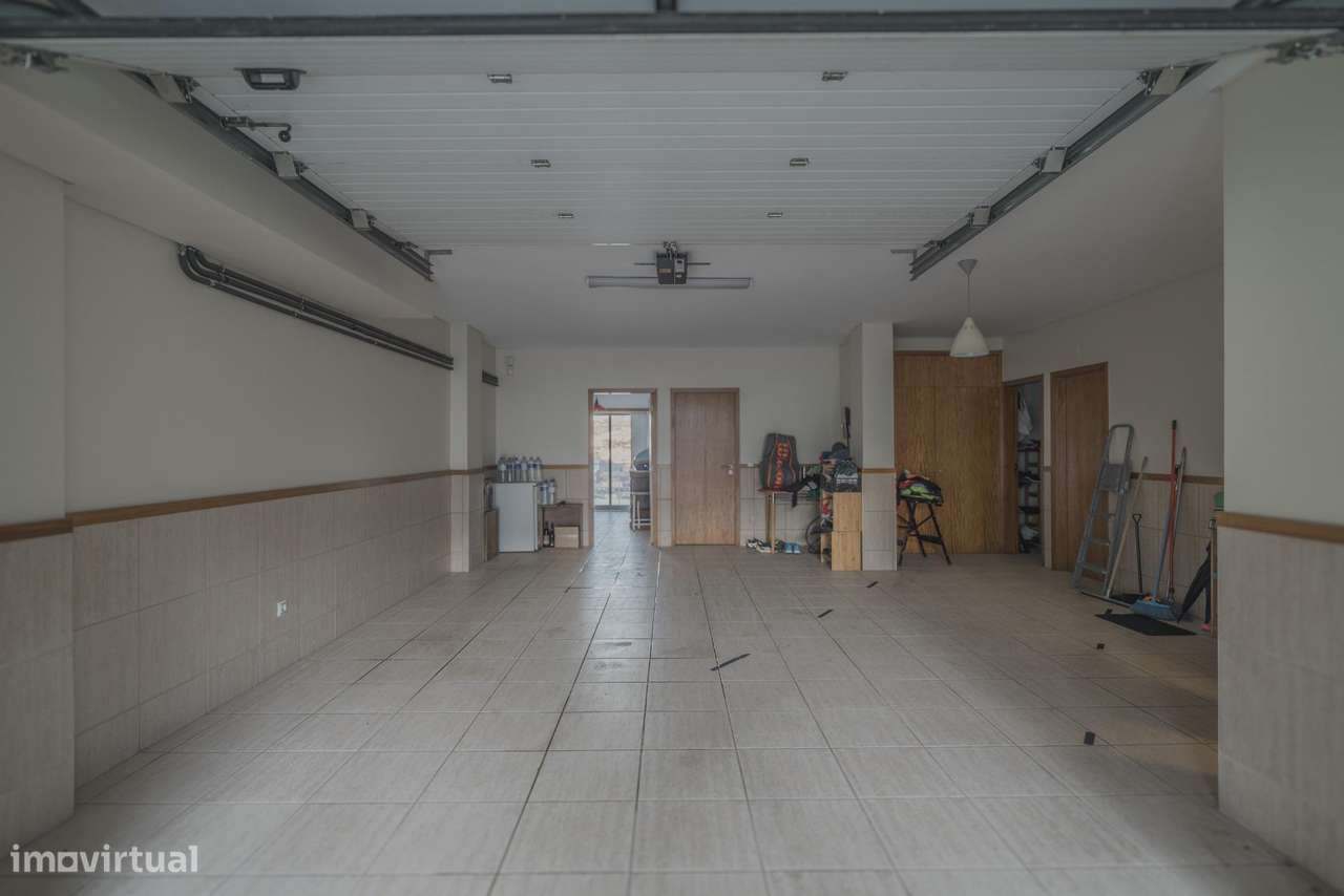 Moradia T4 com jardim e garagem dupla a 6 min do centro de Braga-31