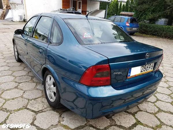 Opel Vectra 2.2 CDX - 4