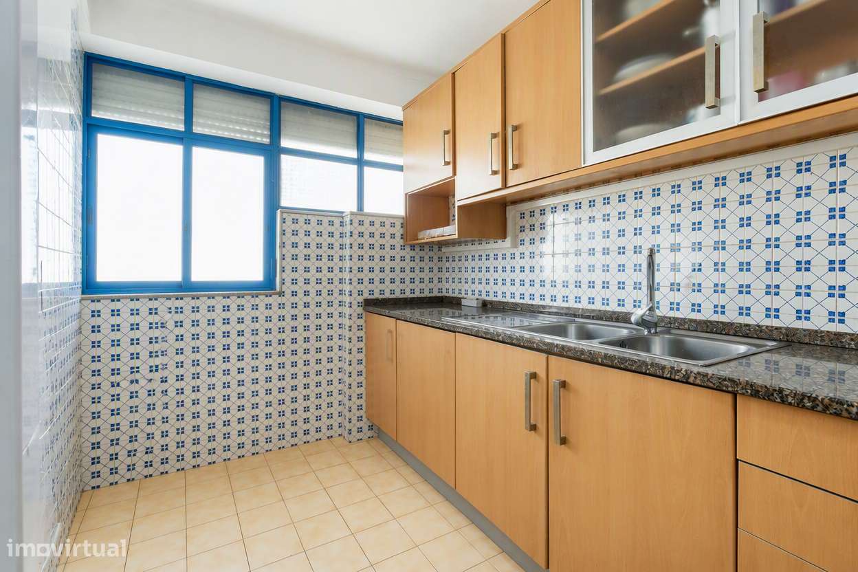 Apartamento T3 Duplex para remodelar em Alverca-11