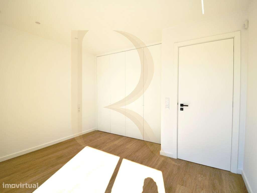 Moradia T3 isolada com piscina, churrasqueira e garagem na Aroeira-22