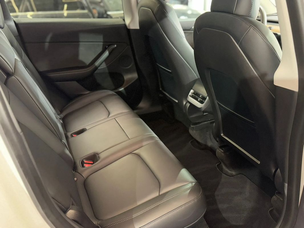 Tesla Model Y Long Range Dual Motor AWD - 8