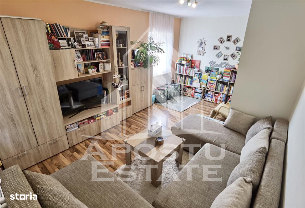 Apartament cu 3 camere, decomandat, zona Girocului