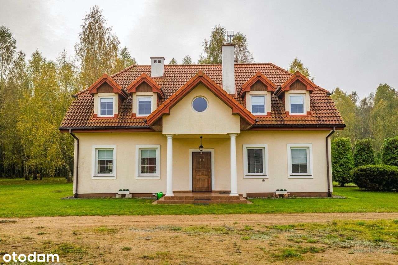 Posiadłość z hotelem i stadniną koni-12