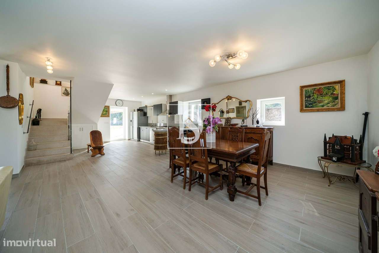 Moradia T5, totalmente renovada, inserida em terreno com 1100 m2 - Grande imagem: 5/23