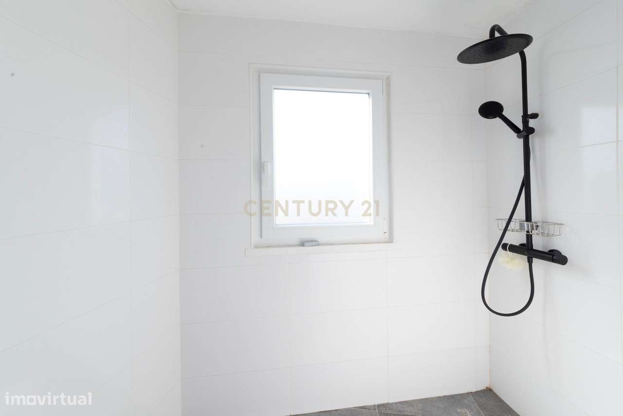 T1 com Vista Cidade em Camarate, arrendado até Maio 2027.-10