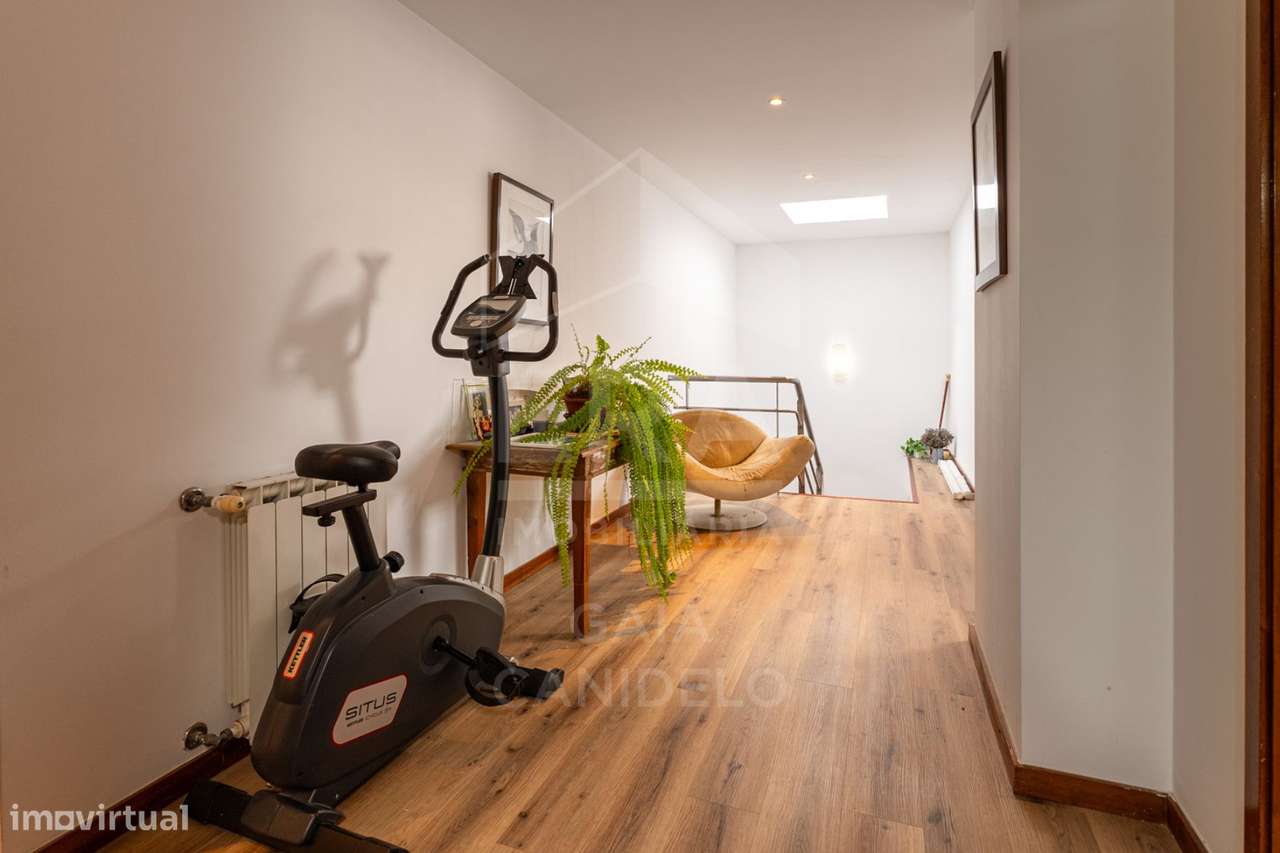 T2 Duplex com Terraço e Garagem Dupla-8