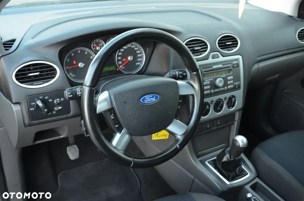 Ford Focus 2.0 16V Ghia - 22