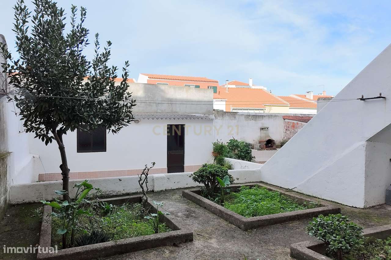 Apartamento T2 com Logradouro – Rua Dr. António Elvas, Feijó-19