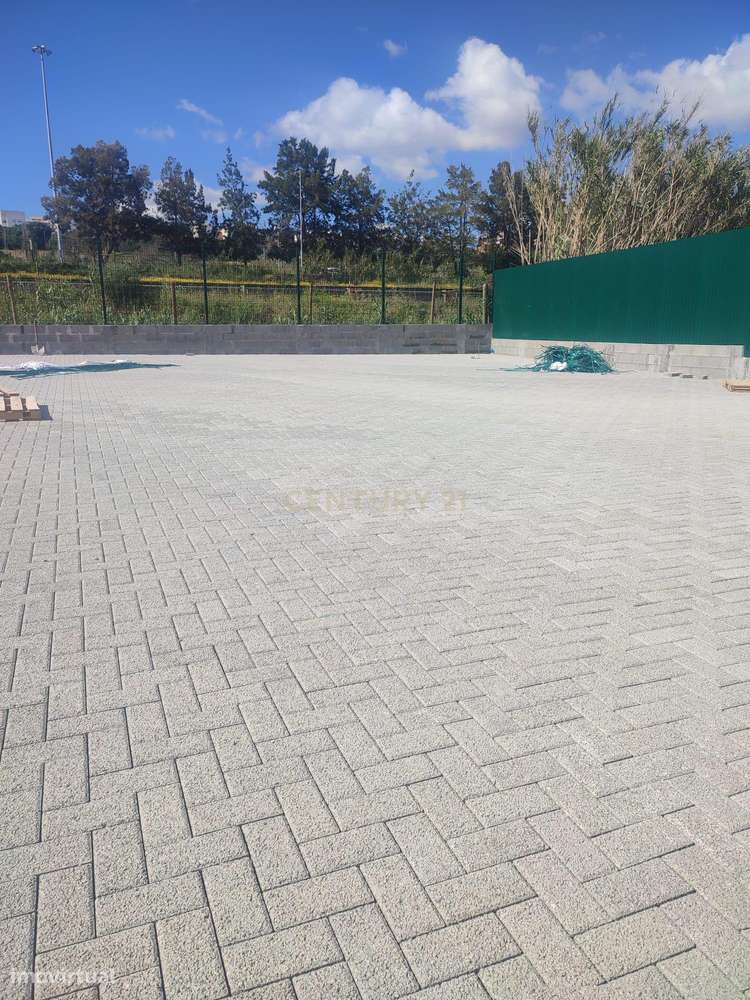 Cedência  Espaço de terreno  com uma area de 240 m² em Almada perto do - Grande imagem: 5/9