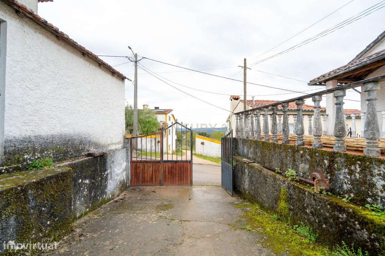 Moradia T3 + 1, com Terreno, em Vila Nova de Poiares-29