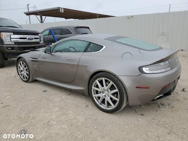 Aston Martin V8 Vantage - 2