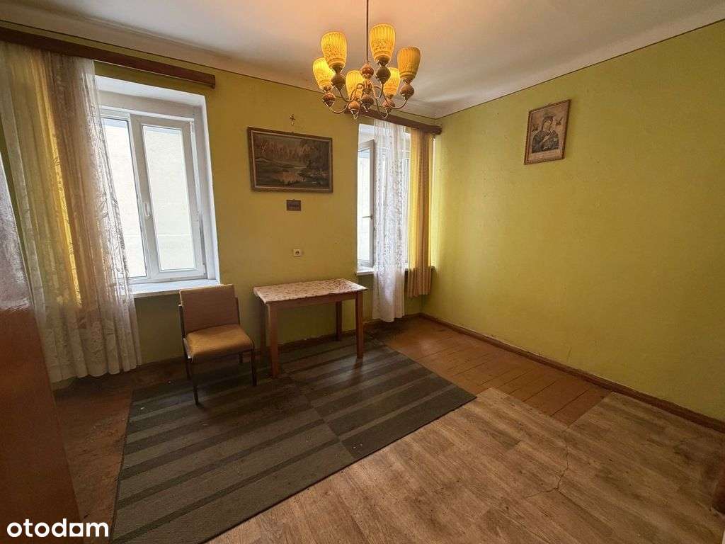 Kawalerka do kapitalnego, Rynek 11, Sobótka-3