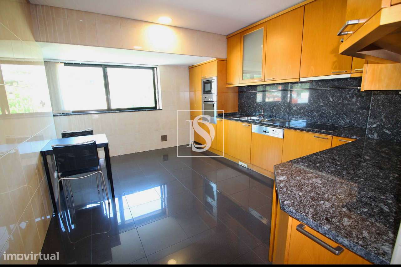 Apartamento T3 com garagem para 2 carros em Nogueiró - Grande imagem: 4/29