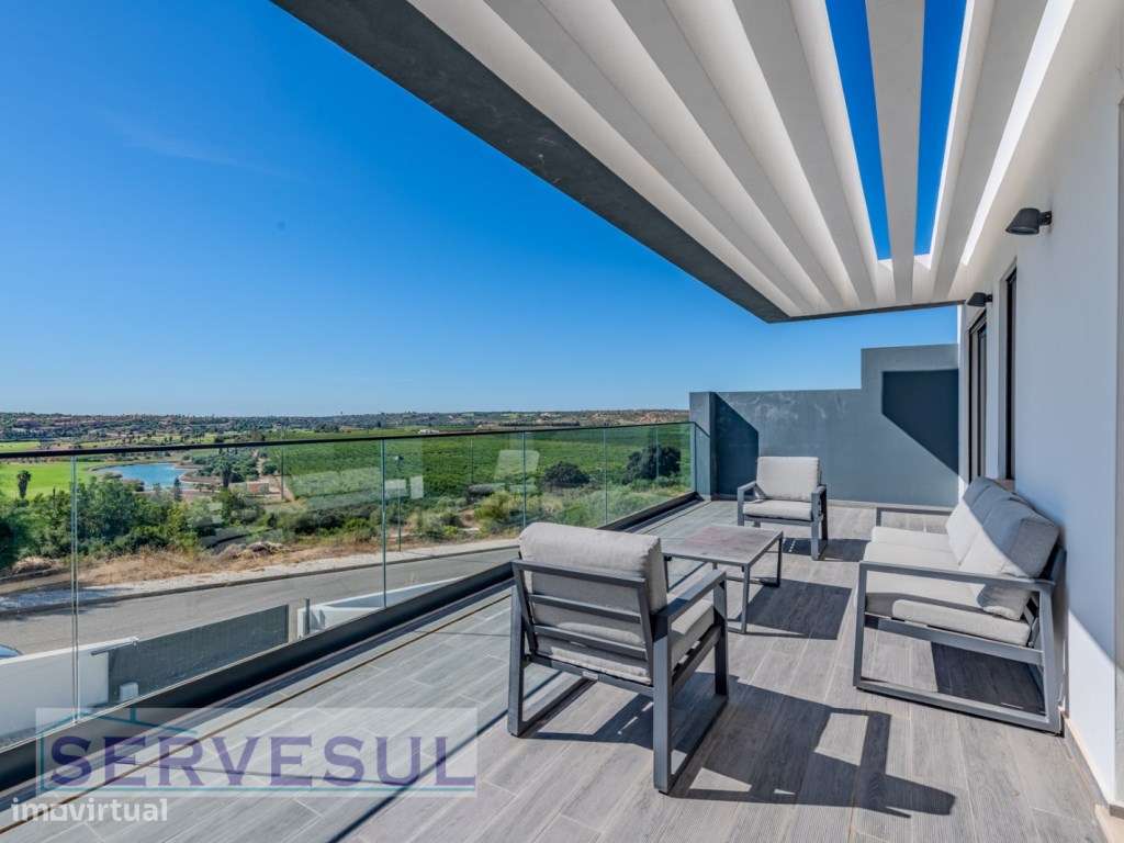 Moradia Moderna com Piscina e uma vista magnifica para o Campo de G...-36