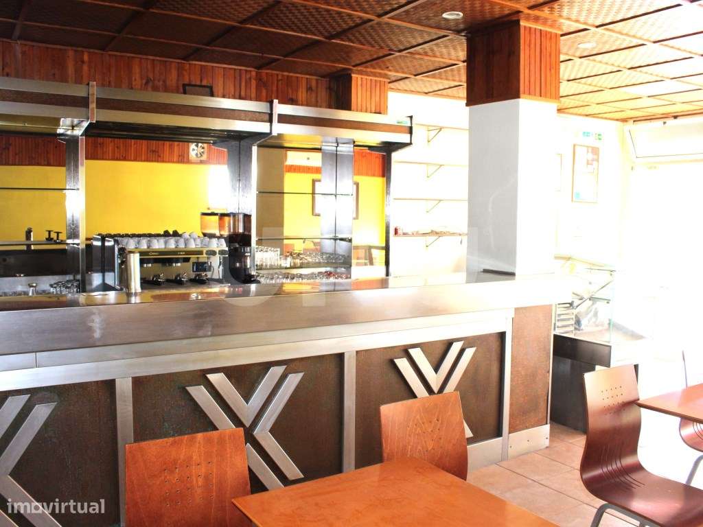 Espaço Comercial com Habitação - Grande imagem: 4/24