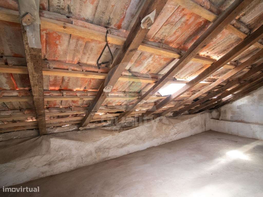 T1+1 Remodelado com Varanda e aproveitamento Sótão - Baixa da Banheira-23