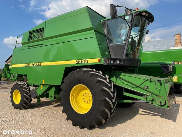 John Deere 2256 - 2