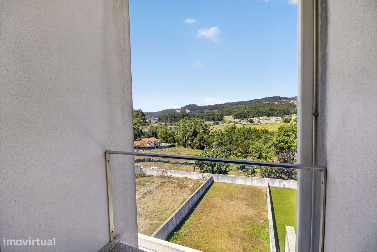 Moradia T3 com Suite, Jardim e Eficiência Energética A em Sequeade, Ba-27