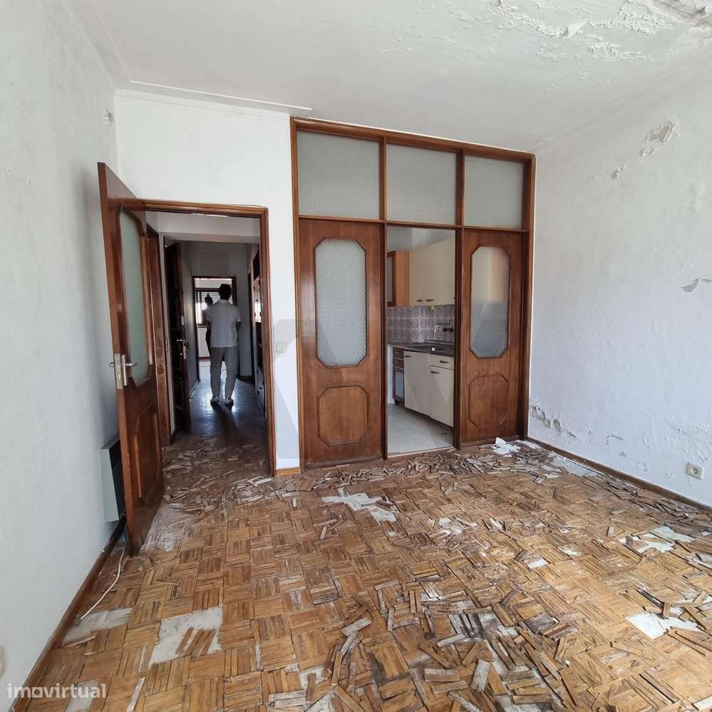 T2 para Remodelar junto à Câmara de Gaia | Mafamude-4