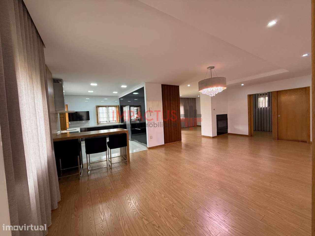 Imponente Moradia isolada com terreno de 1195m2-26