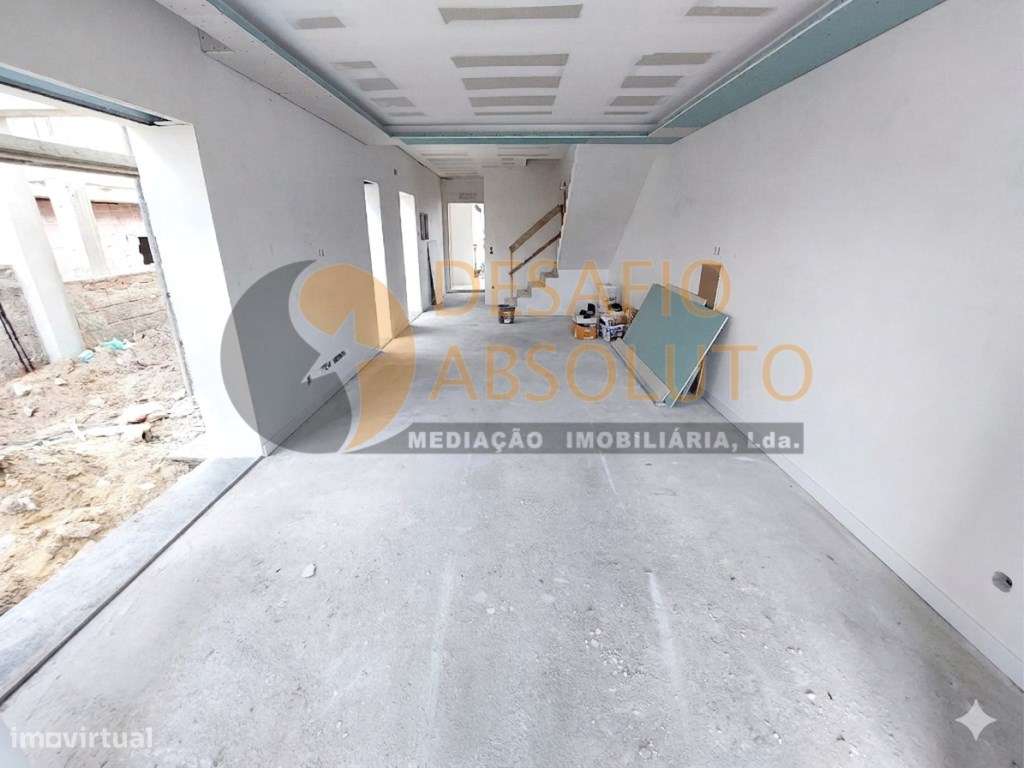 Moradia Geminada Duplex T3. Redondos, Fernão Ferro-5