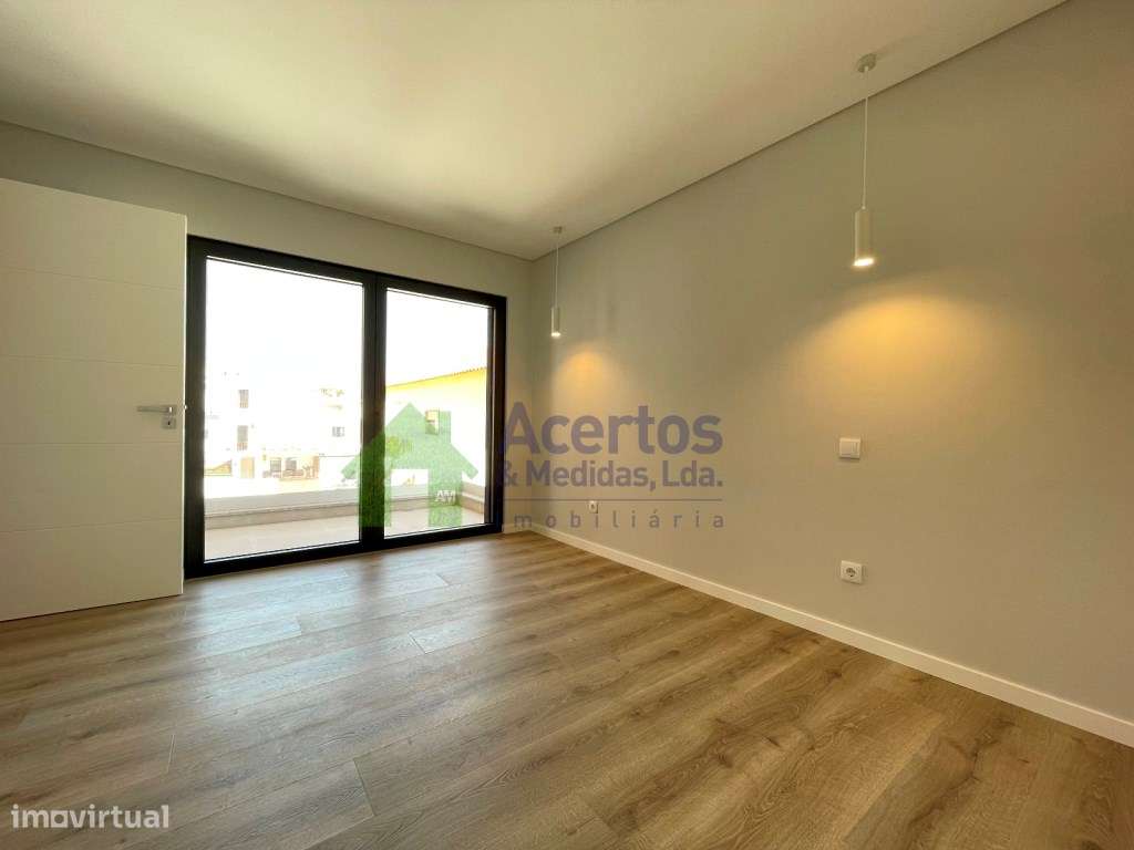 APARTAMENTO T3 | PRAIA DA AREIA BRANCA - Grande imagem: 4/13