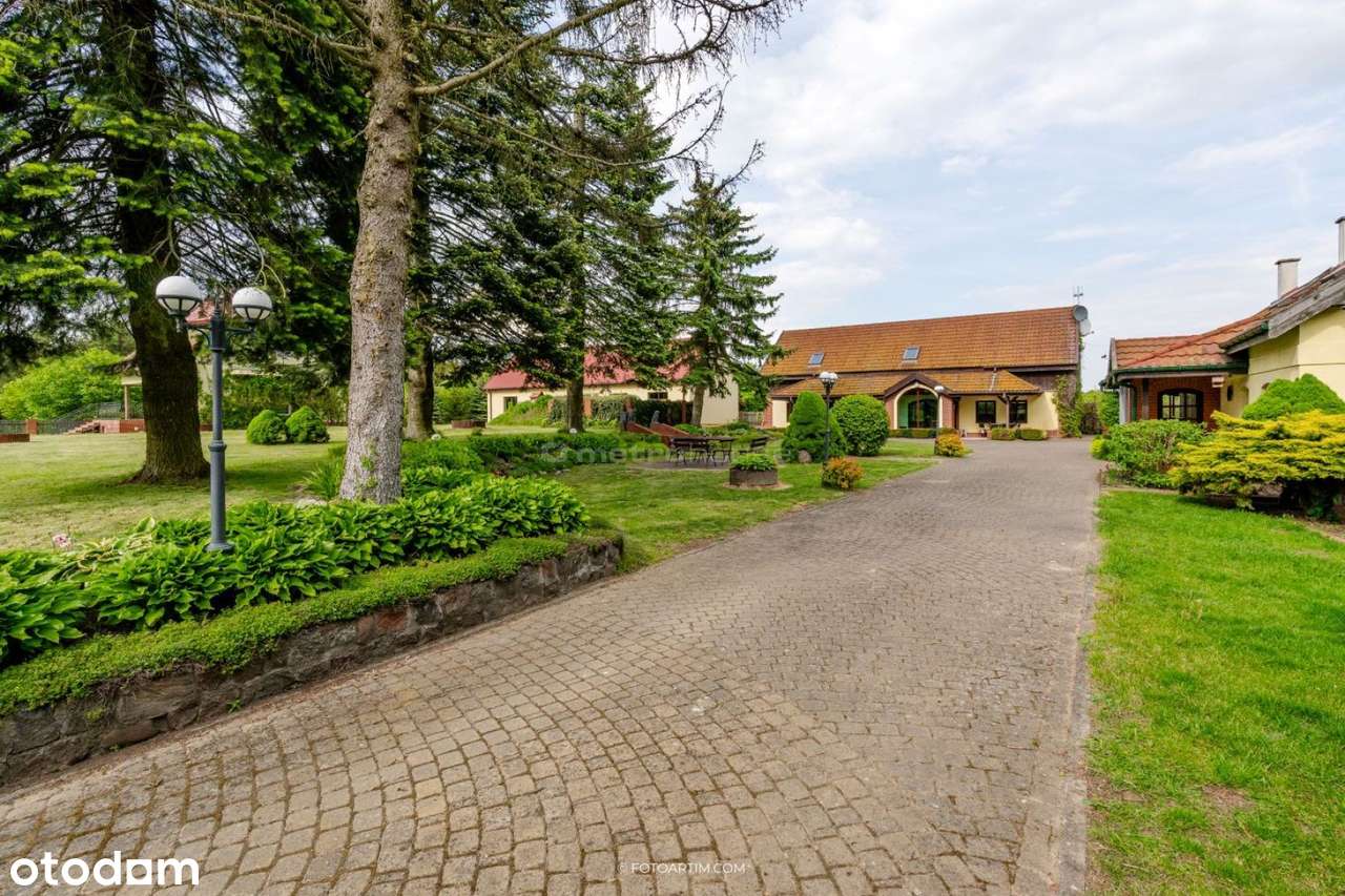 Trzy domy mieszkalne w pięknej lokalizacji-2