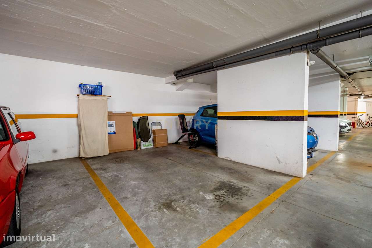 Apartamento T3 à Venda na Ladeira do Vau com Garagem e Arrecadação - Grande imagem: 2/24