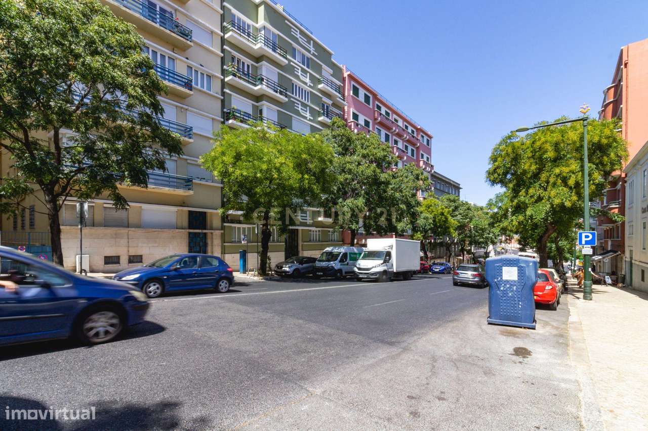 Penthouse com terraço de 28m2 junto ao metro no Rato-45