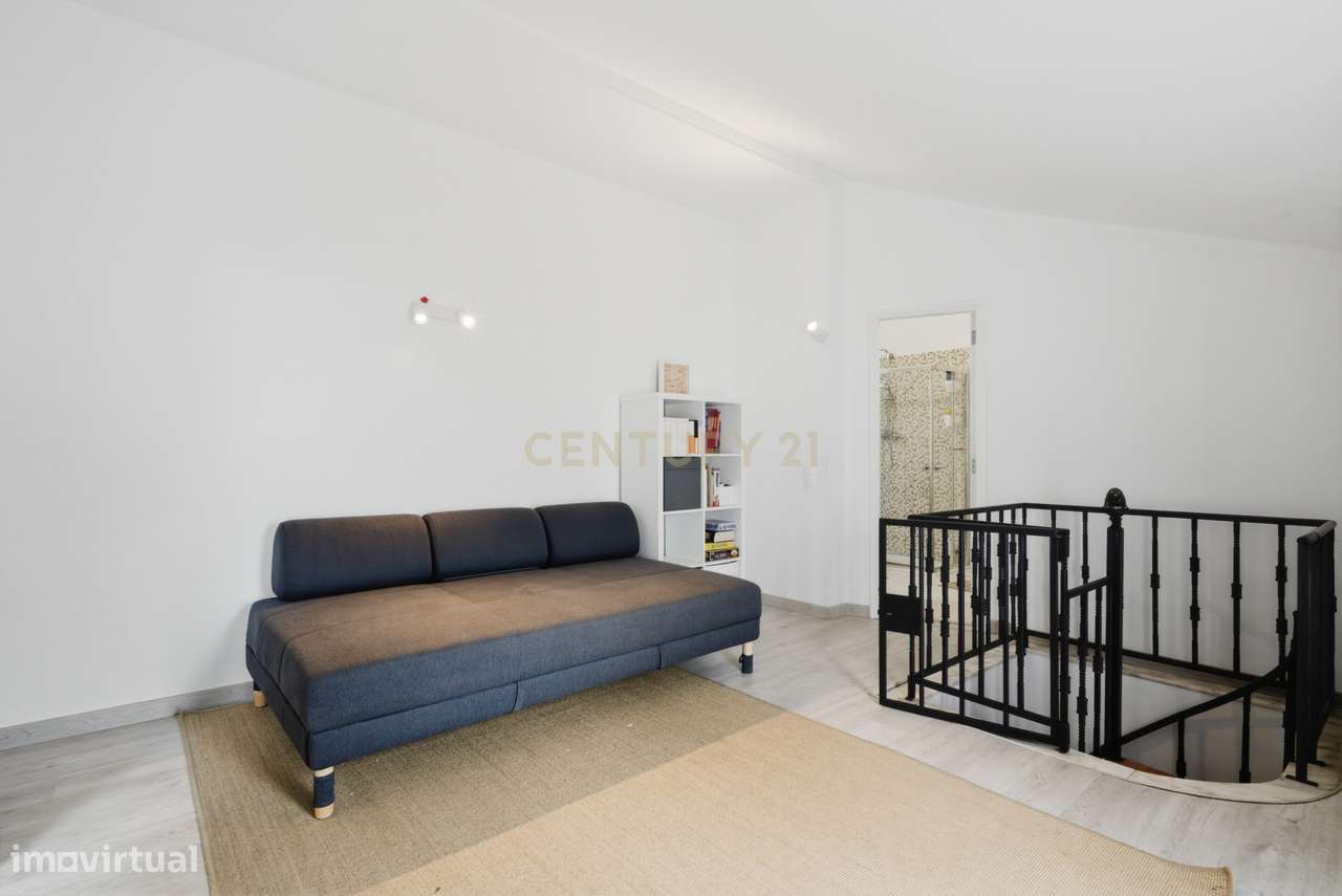 T1+2 Duplex com Vista Mar | A apenas 150 metros da praia de Santa Cruz-3