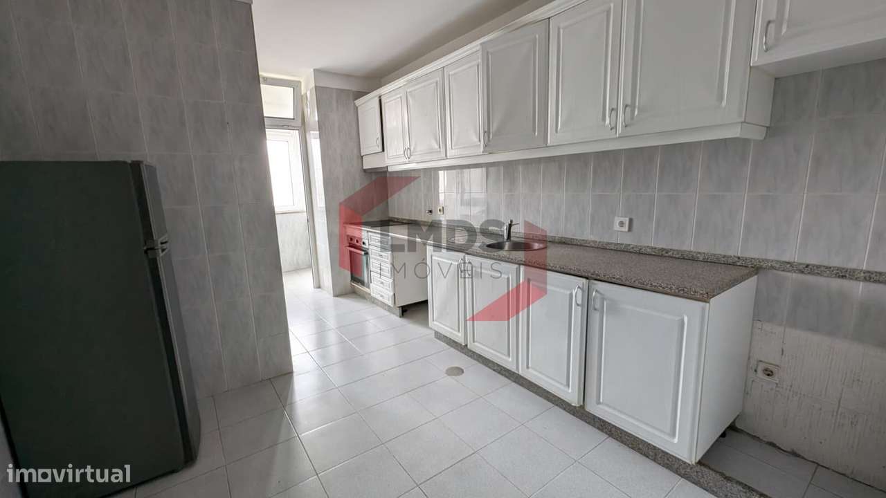 Apartamento T1+1 Valbom Centro-8