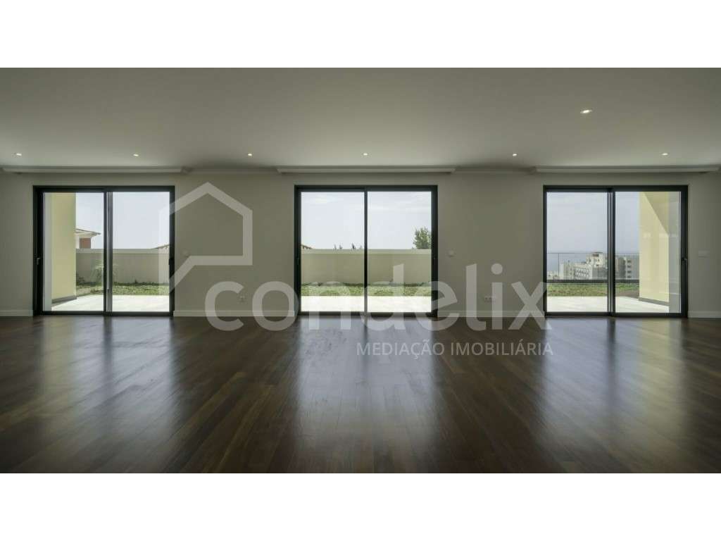 Moradia T3 com piscina, vista mar definitiva e garagem para 10 carros - Grande imagem: 5/33