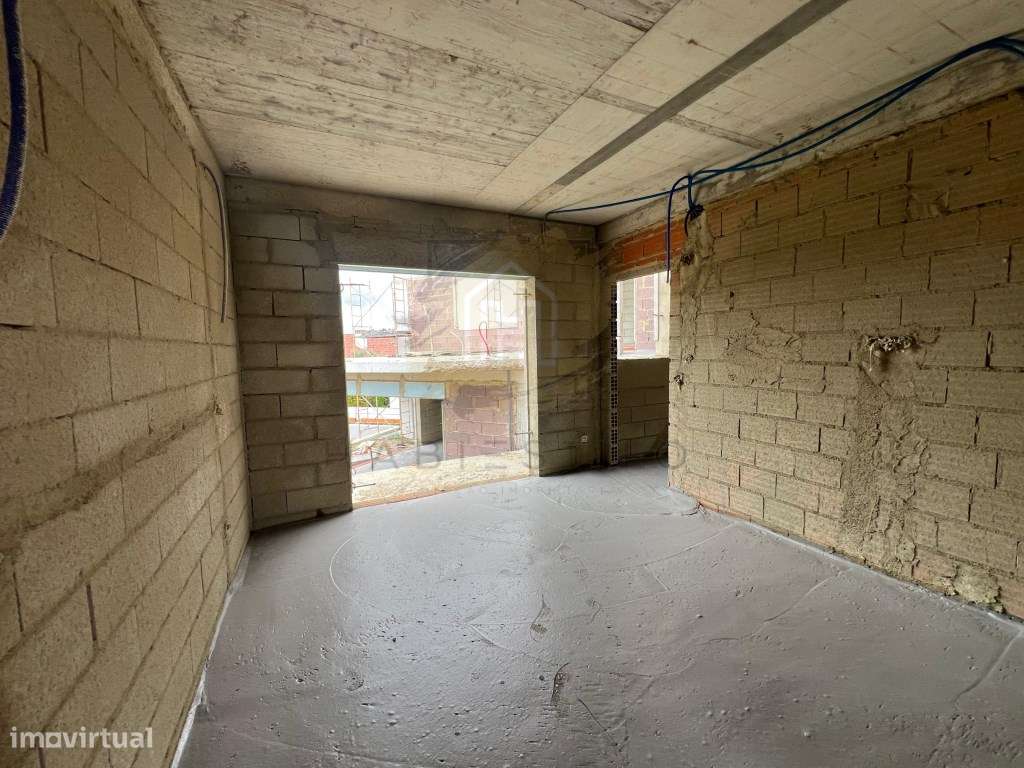 Moradia V4 com excelentes acabamentos-20