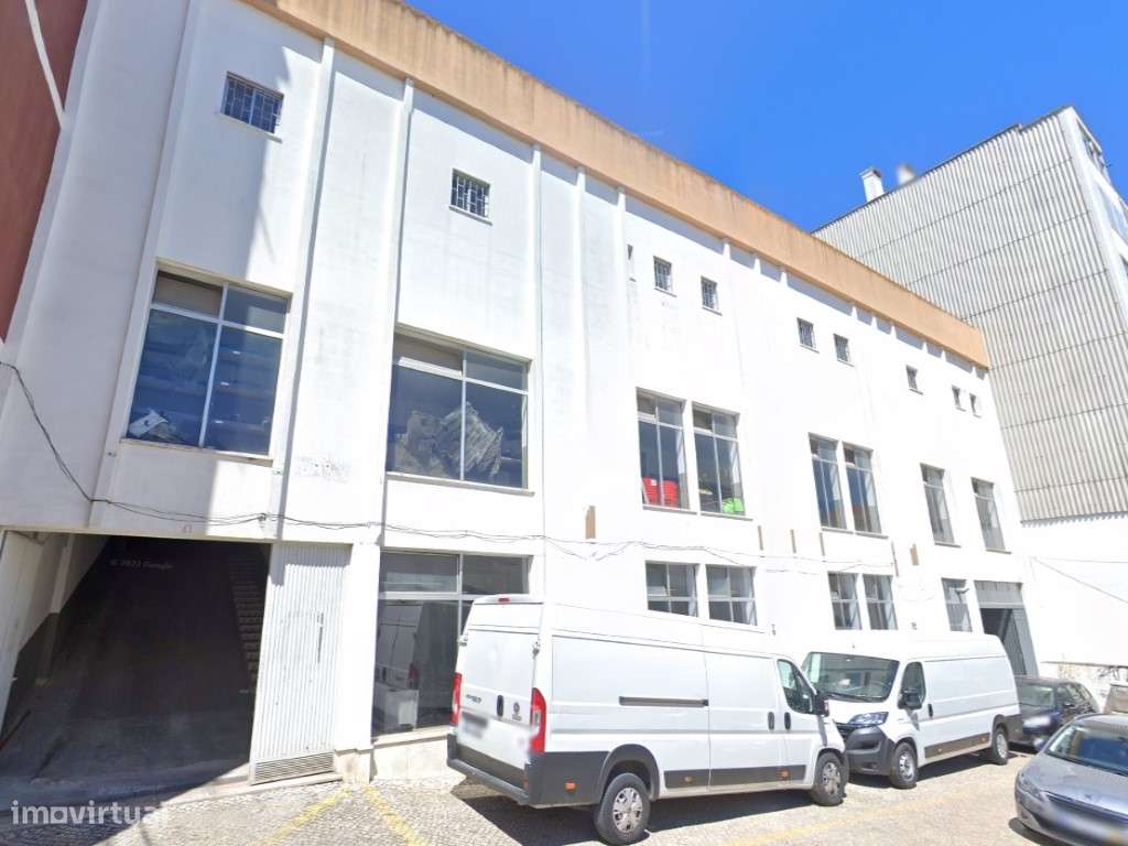 Armazém com 700 m² - Antigas Oficinas Renault - Cruz de Pau, Amora - Grande imagem: 5/5
