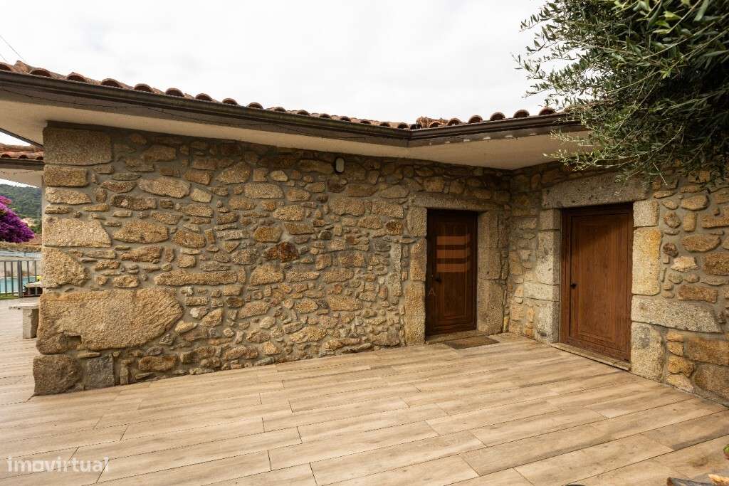 Vende-se Moradia T5 com Piscina em Adaúfe, Braga - Grande imagem: 4/49