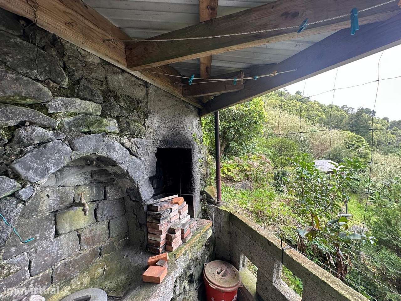 Moradia Rústica com Vista Deslumbrante em Ambiente Natural - Grande imagem: 2/22