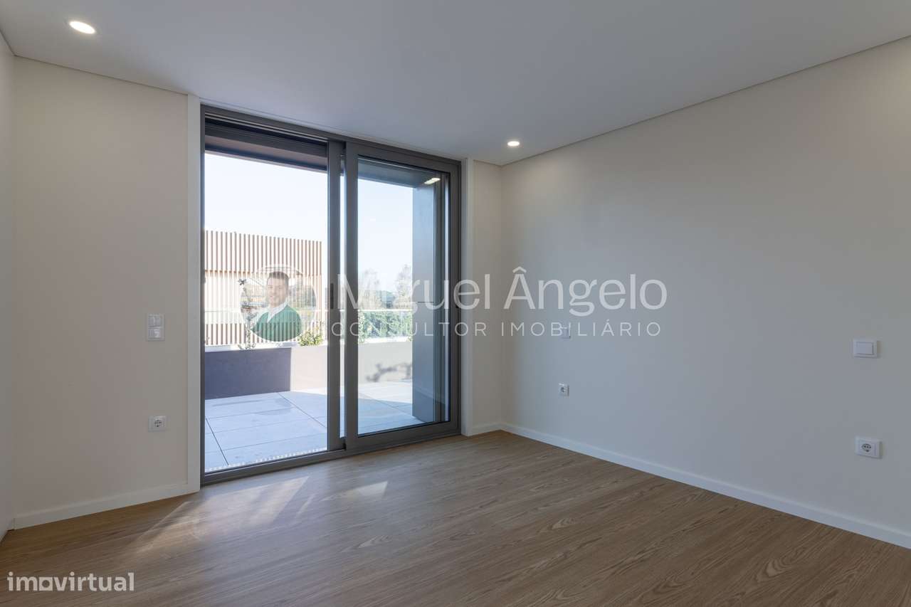 T3 Penthouse com terraços e três frentes no coração de Espinho-36