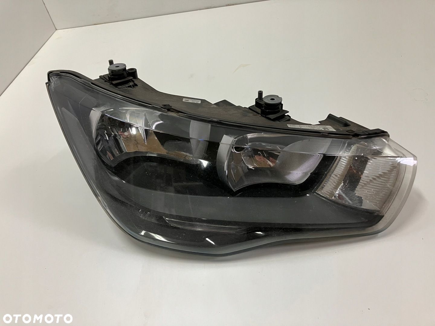 Lampa prawy przód prawa Audi A1 8X 8X0941004A Anglik - 1