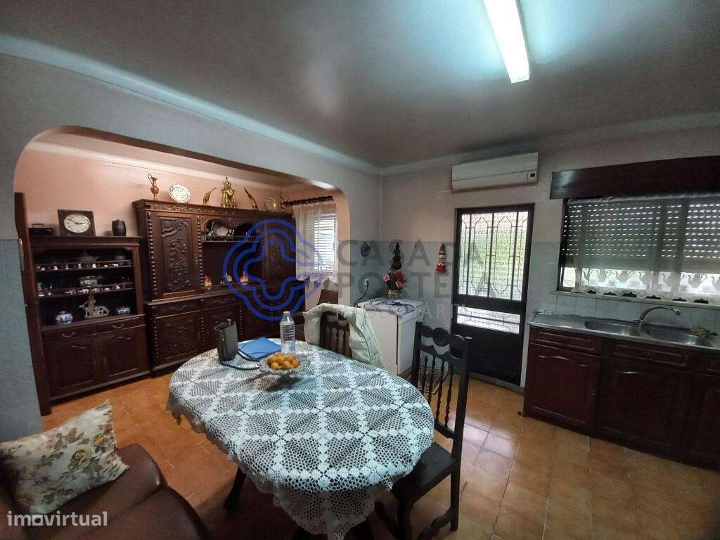 Moradia com 4 quartos, garagem e quintal no Entroncamento - Grande imagem: 4/32