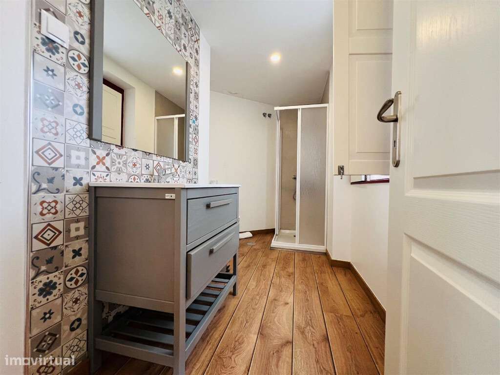 Prédio em zona da Alta de Coimbra - Grande imagem: 5/9