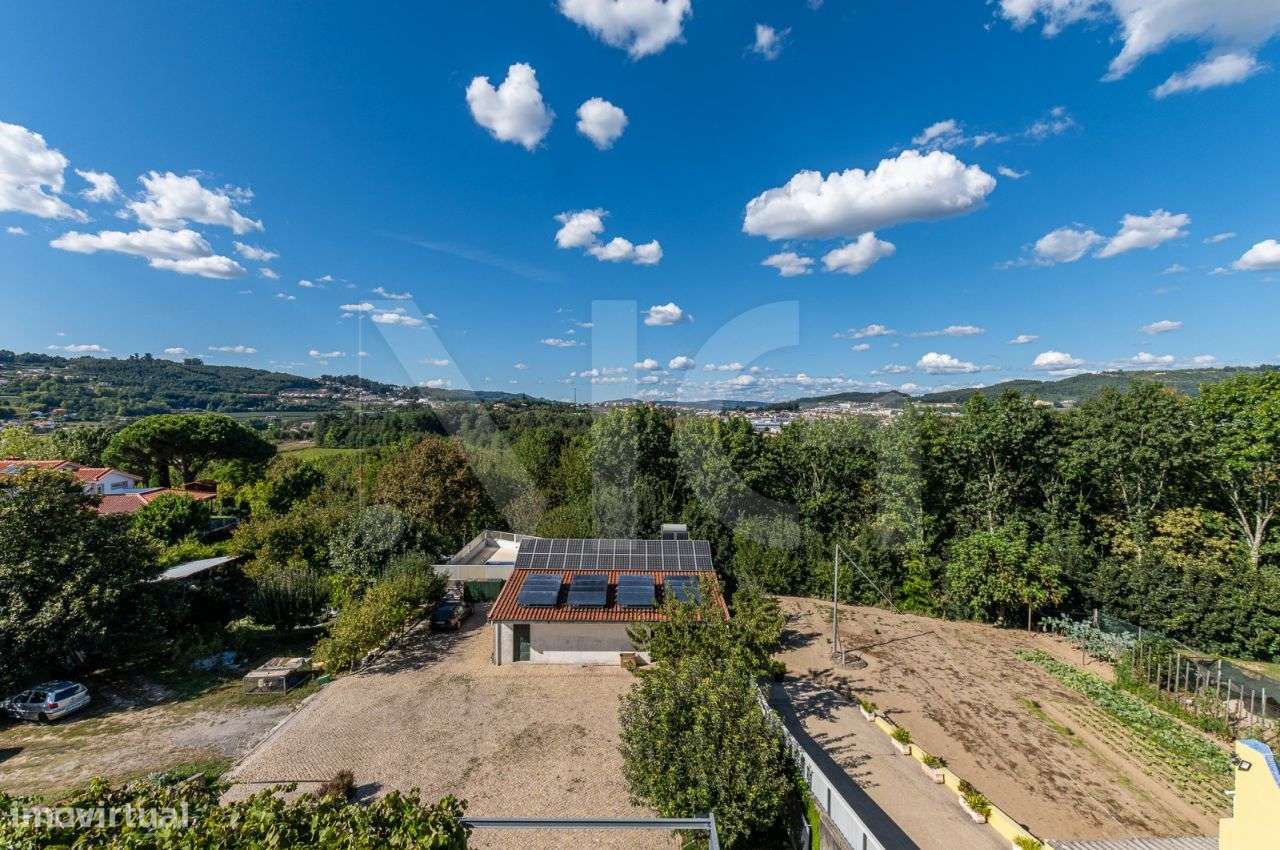 Moradia T3, com Varanda, jardins e Piscina em Felgueiras-46