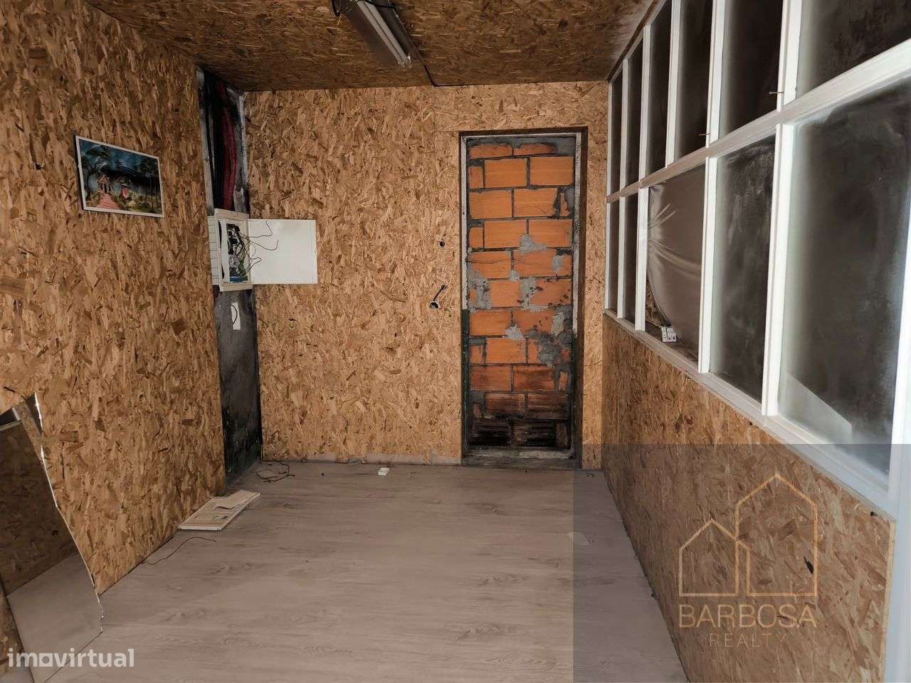 Armazém Ermesinde - 320m2 cobertos + 100m2 descobertos - zona Travagem - Grande imagem: 4/14