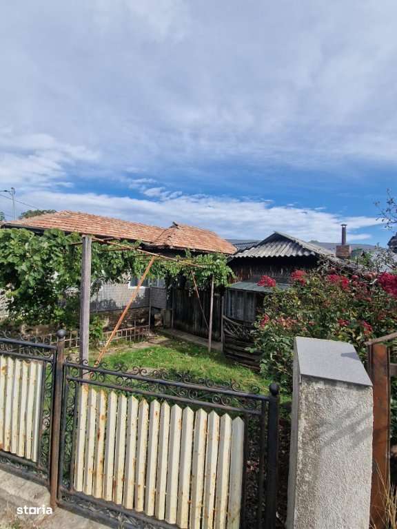 Maneciu Pamanteni - Casa  si anexa 170 mp construiti - 4 camere - 460 - Imagine principală: 4/13