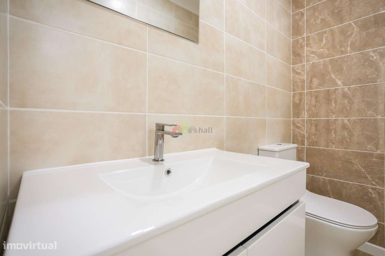 Apartamento T1 Totalmente Remodelado com Terraço Privativo (45 m2)-16